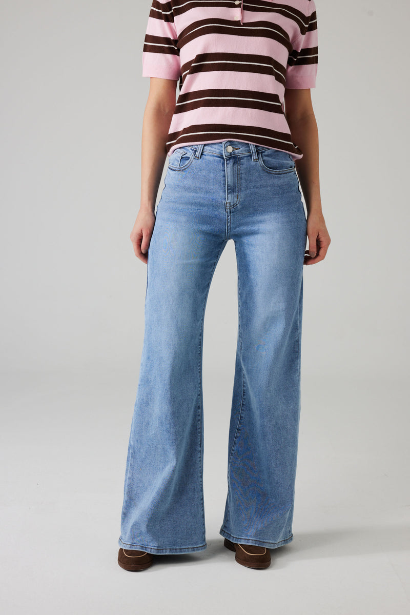 NOVIRA WIDE LEG JEANS WITH STRETCH – LIGHT BLUE