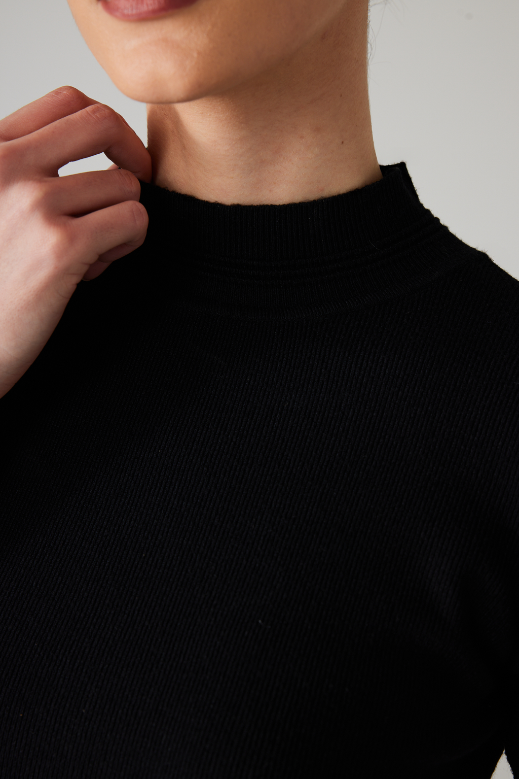 ASTRA SHORT SLEEVE TOP BLACK