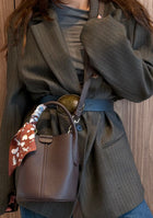 ELVORE BUCKET BAG DARK BROWN