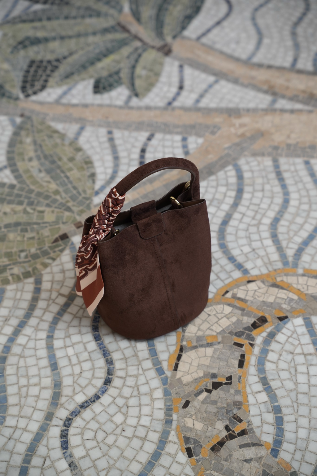 ELVORE SUEDE LOOK BUCKET BAG DARK BROWN INCLUDED WITH 2 STRAPS
