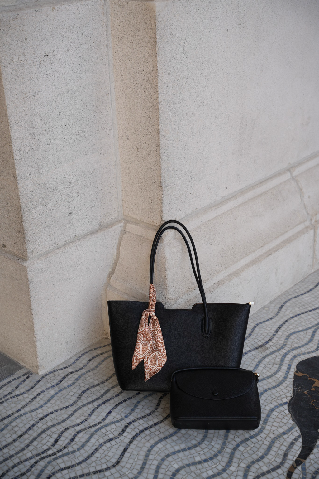 SELVARA TOTE BAG BLACK