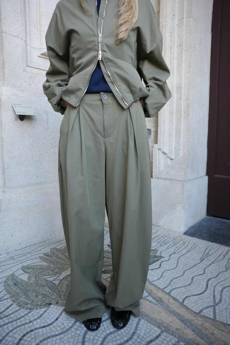 SOLENNE PLEATED TROUSERS KHAKI