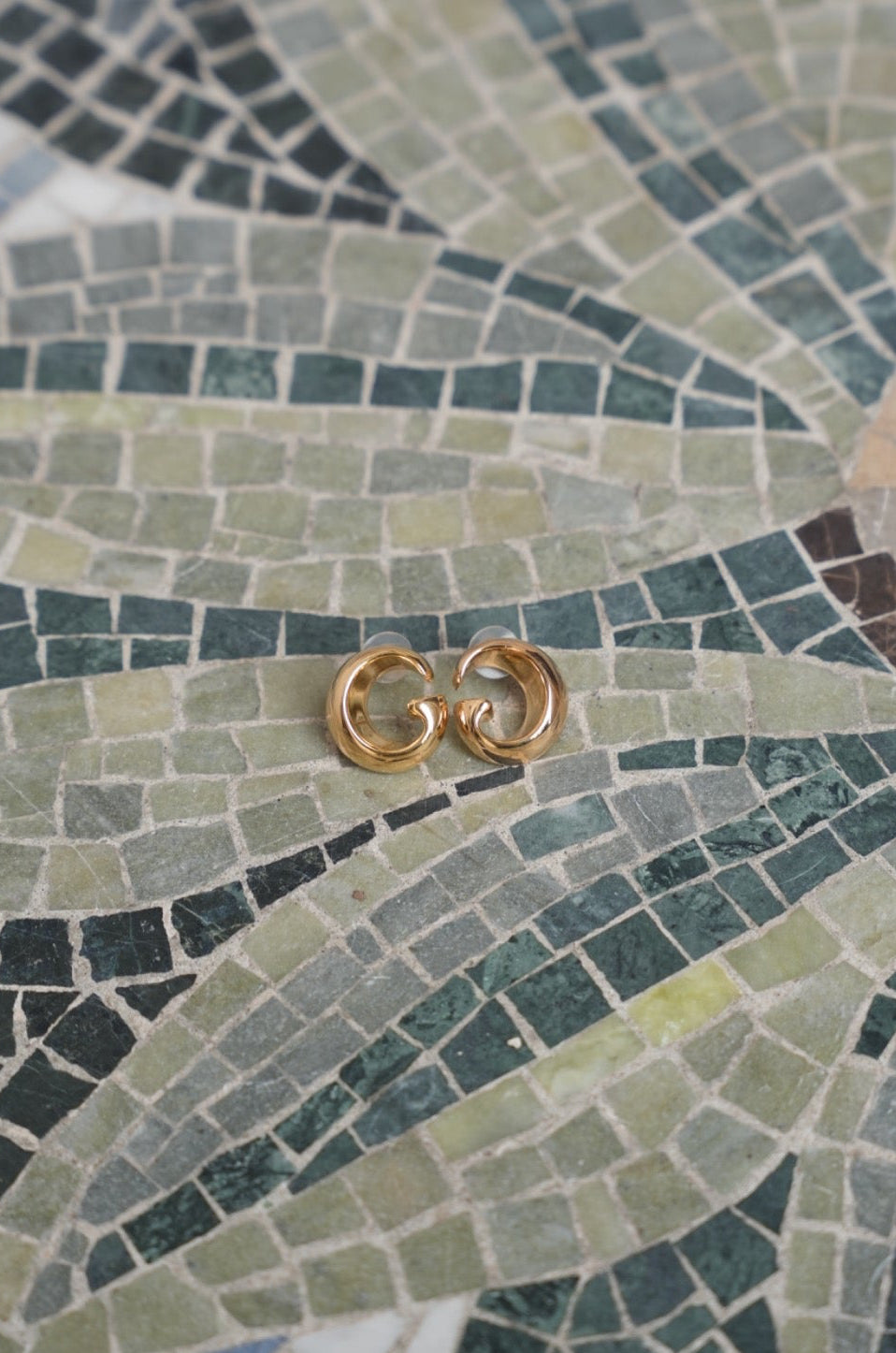 ORA EARRINGS GOLD