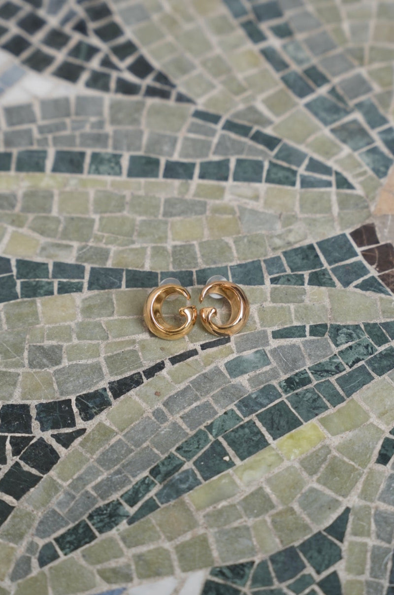ORA EARRINGS GOLD